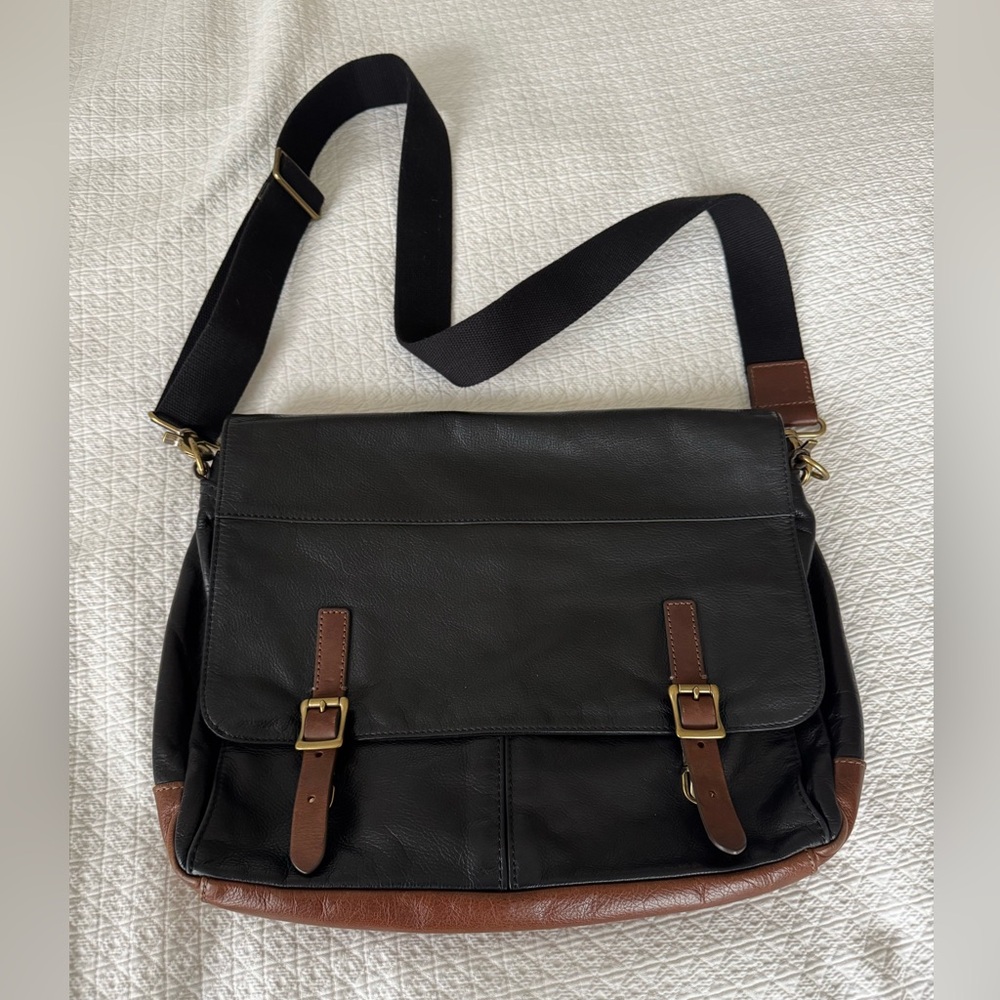 Fossil leather messenger bag laptop bag Soft black leather brown leather trim